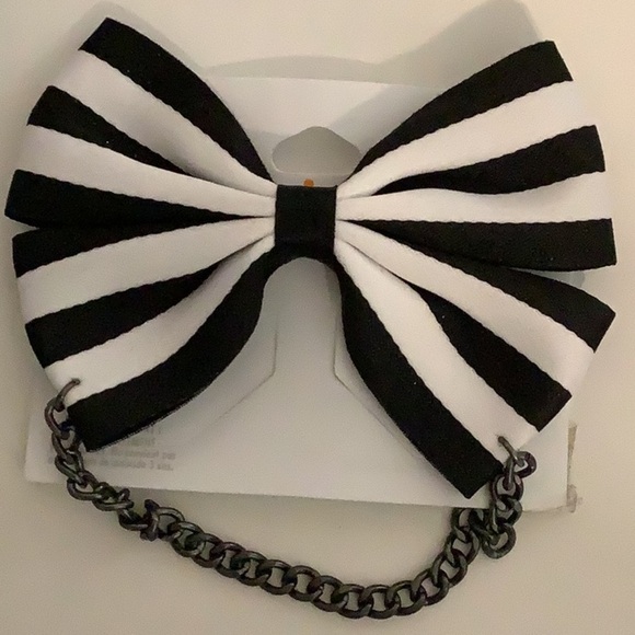 Claires Striped Clip on Bows. Bundle of 4pcs. New - Picture 3 of 6